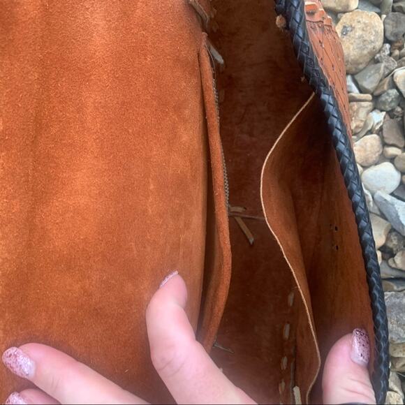 Vintage hand tooled leather turn lock purse - Picture 12 of 13